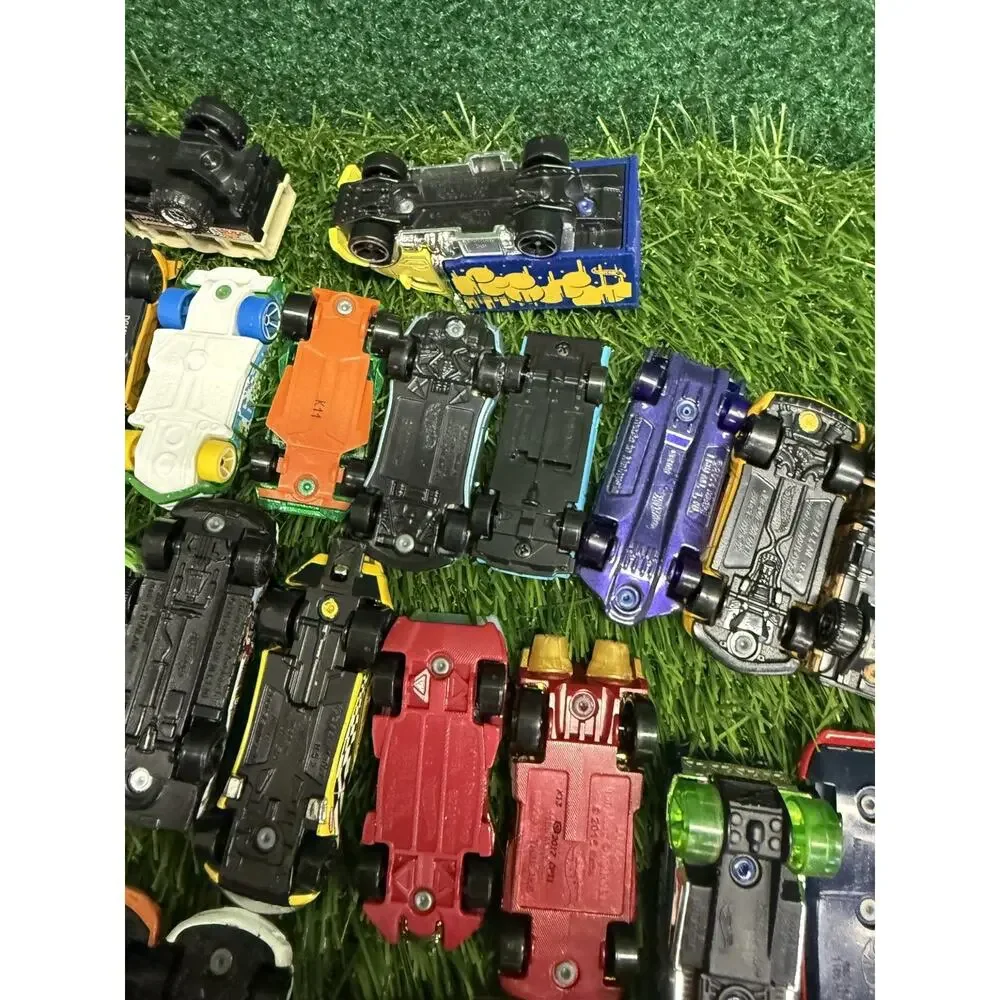 Large Lot of 40+ Diecast Toy Cars Trucks Vans Mixed Hot Wheels Matchbox Vehicles